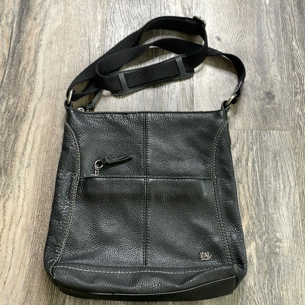The Sak Women’s Iris Black Leather Crossbody Purse Bag, Zip Closure,